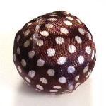 Perle tonde ricoperte di tessuto a pois - Colore: MARRONE