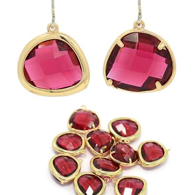 Charm dorato placcato lunga durata - Mod. 05 - Ovale inserto vetro rosso
