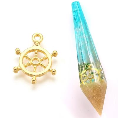 Charm dorato timone