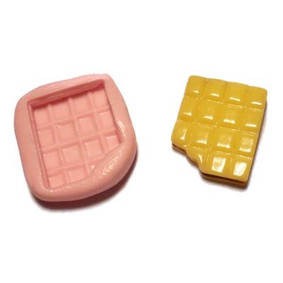 Stampo cioccolatino a scacchi morsicato